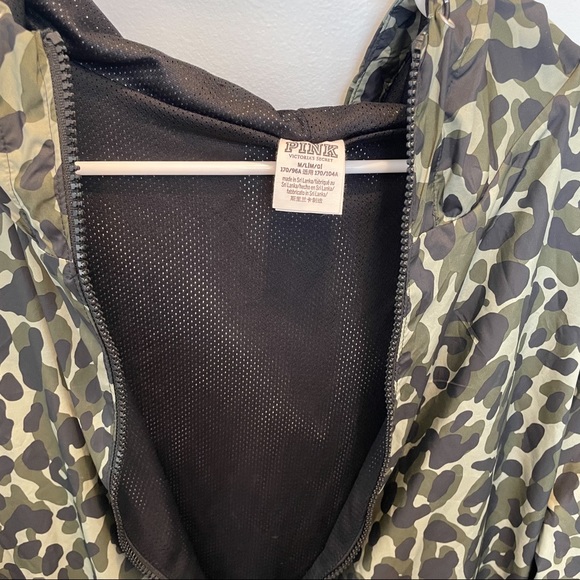 Victoria’s Secret PINK Camo Windbreaker/Rain Jacket - Picture 4 of 6